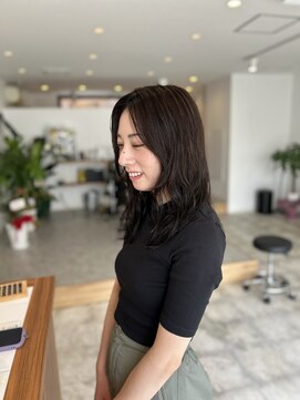 ウイ(Ui) 半端バング×ウェーブ