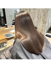 髪質改善トリートメントなのに、カラーや縮毛矯正とも同時施術可能！