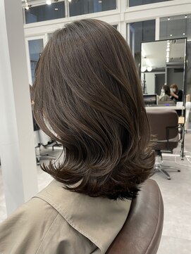 プラチナ(PLATINA) レイヤーカット顔まわり前髪セミロング20代30代40代