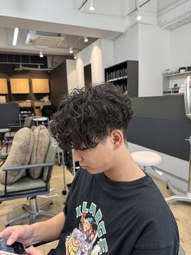 アロー 船橋店(AROH) MEN’S HAIR/サーフカール/刈り上げセンターパート/船橋