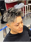 スキンフェード×ホワイトメッシュ×ツイストパーマ