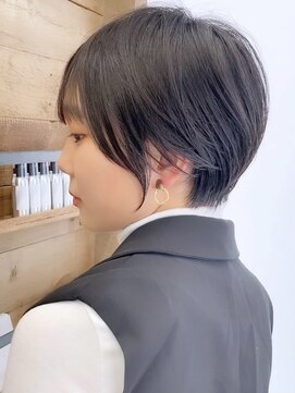 ビュー フクオカ(VIEW FUKUOKA) 美髪にオトナかわいいホワイトグレージュネビージュショートボブ