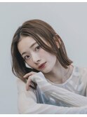 グレーベージュ大人ナチュラル外ハネ結べるショートボブ長め前髪