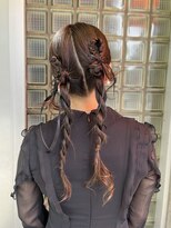 20代人気♪ゆるふわ可愛いベージュカラーツインテール編みおろし