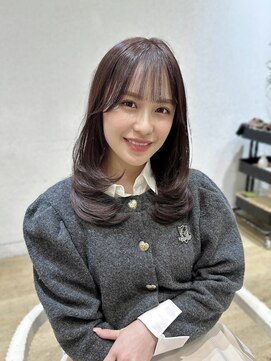 バイオレット ナゴヤ(Violet Nagoya) 内巻きワンカールハイレイヤーぱっつん前髪ピンクブラウン