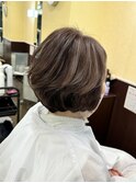 40代50代白髪ぼかしハイライト根元パーマ大人ひし形ショートボブ