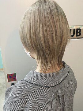 キューズ クラブ(cuz KLUB) 【cuzKLUB】ストレートショートウルフベージュ【池袋】