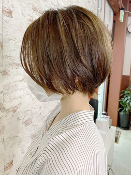 ルーファス メグロ(Ruufus Meguro) 大人女性の上品ショートボブ|40代・50代向け白髪ぼかしスタイル