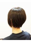 耳に髪をかけやすいようにコンパクトショートボブ簡単に立体感♪