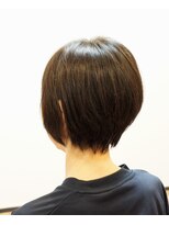 シャイニーソルン 耳に髪をかけやすいようにコンパクトショートボブ簡単に立体感♪