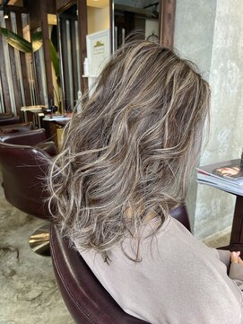 キー(key) グレージュ