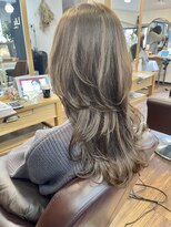 レイラバイアフロート 吉祥寺(Lila by afloat)&nbsp;たっぷりレイヤーくびれヘア／ウルフカット20代30代40代