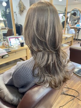 レイラバイアフロート 吉祥寺(Lila by afloat) たっぷりレイヤーくびれヘア／ウルフカット20代30代40代