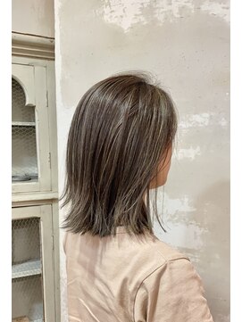 エイミーバイアフロート(amie by afloat) かきあげ切りっぱなしボブ×極細ハイライト◎