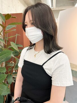 ノエ(noe) 切りっぱなしカット×顔まわりレイヤー