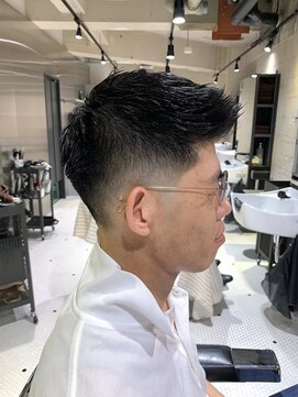 フランクスバーバーザスタンド(Frank’s barber the stand) メンズスキンフェードショートアップバングF