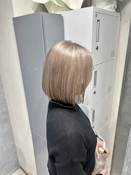 グラッジ 池袋(GLADGE) ミルクティーベージュ ハイトーン ブリーチ ハイトーンボブ