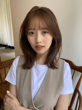 ガーランド (Garland) 大人かわいいくびレイヤーカット艶髪ストレートピンクベージュ