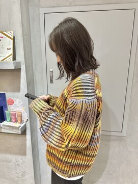 ヨーク(YOKE) YOKE 切りっぱなしボブ外ハネボブアッシュグレージュ艶髪