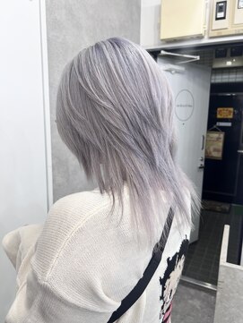 リアンリリィ バイ エイル トウキョウ(Lian lily by Eir Tokyo) レイヤーカット×ホワイトシルバー