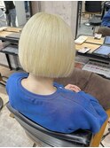 [ブロンド/ハイトーン/顎ラインボブ/ブリーチ抜きっぱなし]
