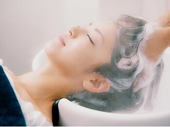 ネウィ 京都四条烏丸(newi)の写真/オープン記念☆最大30%OFF【四条烏丸】1対1◎認定スパニスト【カット+Refaヘッドスパ¥5800】個室/夜9:30迄