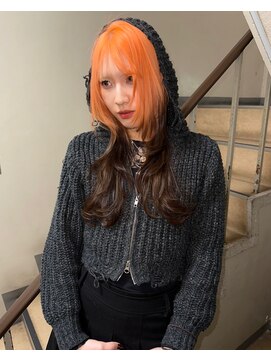 シイ(SIE) ブロンドに落ちるオレンジのルーツカラー☆☆