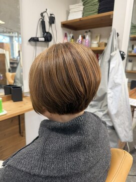 グロウアップバイトゥエンティーフォー 稲葉(glow up by24) 丸みシルエットの大人ショートボブ