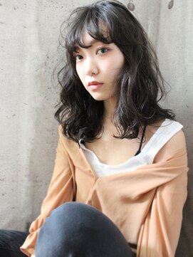 ラリカ(La Rica) 黒髪くせ毛風ウェーブ