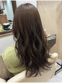 オリーブベージュ