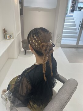 モカラ バイ レーコ(mokara by REKO) カチモリヘア×結婚式お呼ばれヘア　金箔　ハイトーン