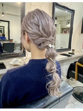 セルカ 新宿(CERCA) ハイトーン編み下ろしアレンジ［CERCA新宿/新宿西口］