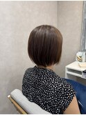 首を細く見せる、丸みショートボブ
