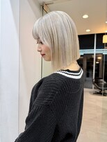 カケル(×.)&nbsp;ホワイトベージュ/切りっぱなしボブ/顔まわりレイヤー