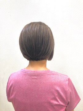 クオリス 上福岡店(QUALIS) 前下がりショートグラボブ/小顔/40代50代/アッシュ/白髪染め