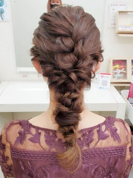 ヘアーメイク ティアラ(Hair make Tiara) 編みおろし☆+゜