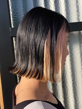 モスト ブリヤン(MOST BURYAN) 外はねボブ×20代ハイトーンインナーカラー