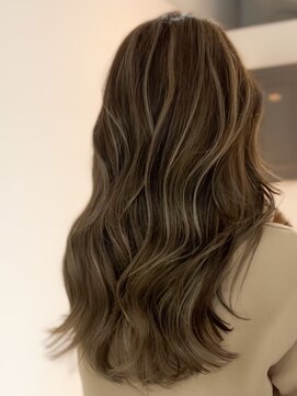 ヨロ 小岩(YOLO) 小岩ハイライトミルクティーグレージュレイヤーカット