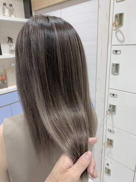 ソワン ドゥ ブレス 立花店(soin de brace) バレイヤージュ×ホワイトパール【高嶋仰】