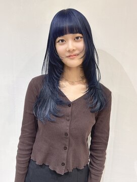 イル(ill) ブリーチ　ダブルカラー　ブルー　ロング　レイヤー　大須