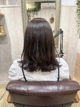 ルヴェール(Le Vert) たっぷりレイヤーカット×グレージュ