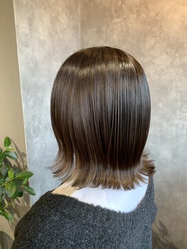 ウィート(wheat) 裾カラー×オリーブ×外ハネボブ