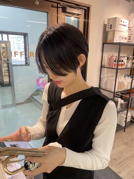 コワファーストナガサキシャンプーボーイ(COIFF1RST NAGASAKI SHAMPOO BOY) 大人可愛い20代30代40代黒髪前下がりショートボブ丸みショート◎