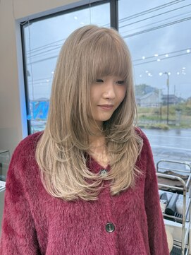 クオン 伊勢崎(QUON.) ホワイトベージュ×レイヤーカット