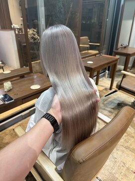 ホワイトグレージュ