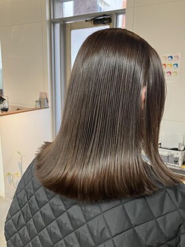 ミディアム　ボブ　ツヤ　切りっぱなし　ストレート