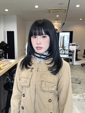 ハイジ(Heidi) ナチュラルハッシュカット、お洒落レイヤーカット