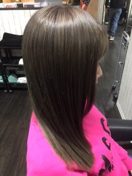 ジーキャトル(G-quatre) グレー＋ベージュ＝グレージュ