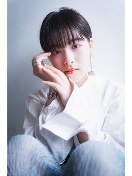 イーズ(e's) 《e's中目黒/代官山美容室》シックな印象の黒髪マッシュショート