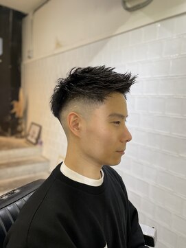 メリケンバーバーショップ フクオカ(MERICAN BARBERSHOP FUK) 波巻き束感ショートツーブロックマッシュアップバングコンマヘア